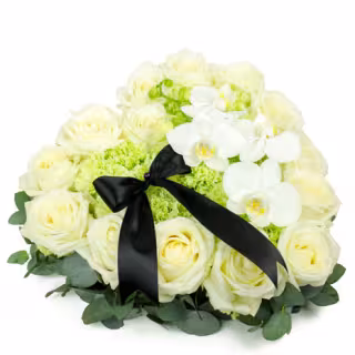 Inimă funerară cu flori albe