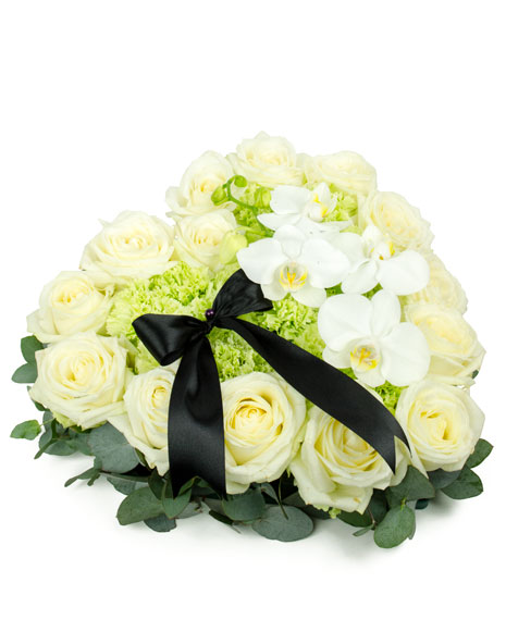 Inimă funerară cu flori albe