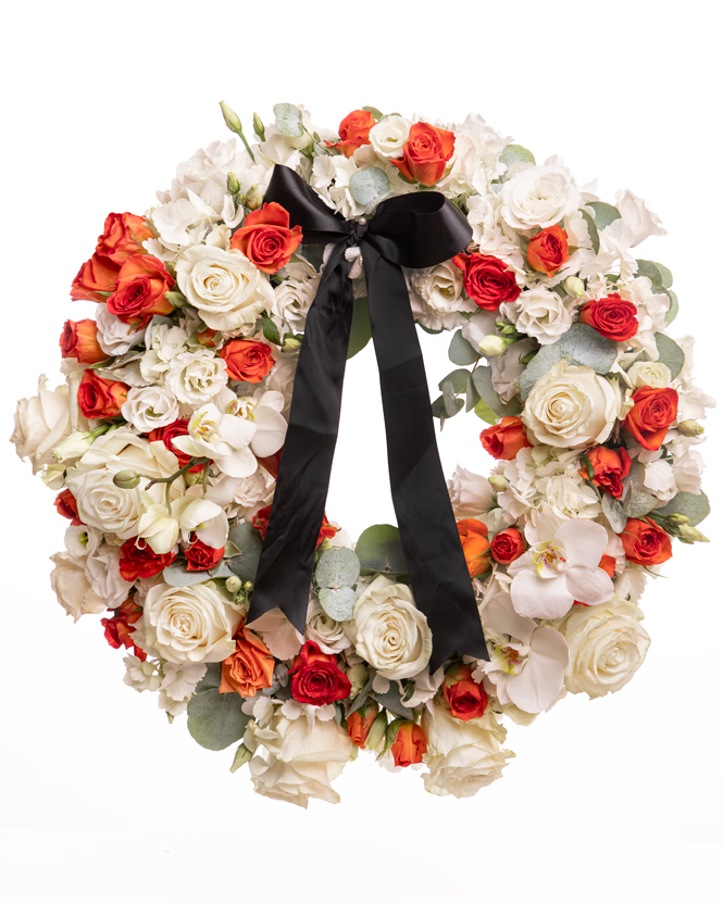 Coroană funerară cu hortensii, trandafiri și orhidee