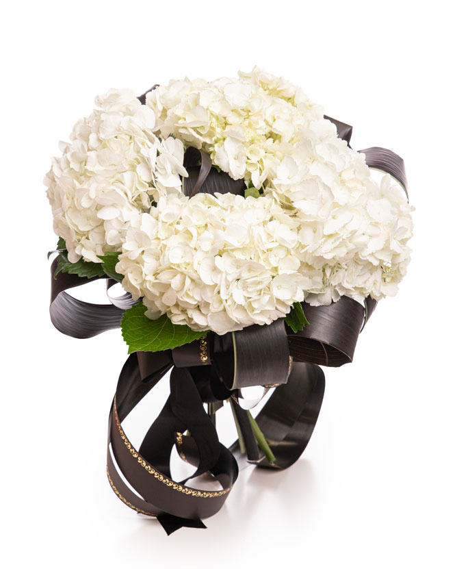 Buchet funerar cu hortensii albe